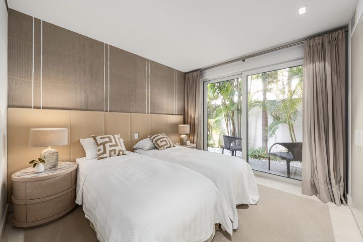 Magna 6 - Semi Detached Villa in Puente Romano